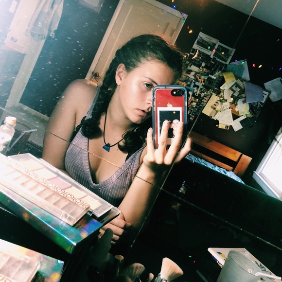 Meet your Posher, Caitlyn - Picture 2 of 7